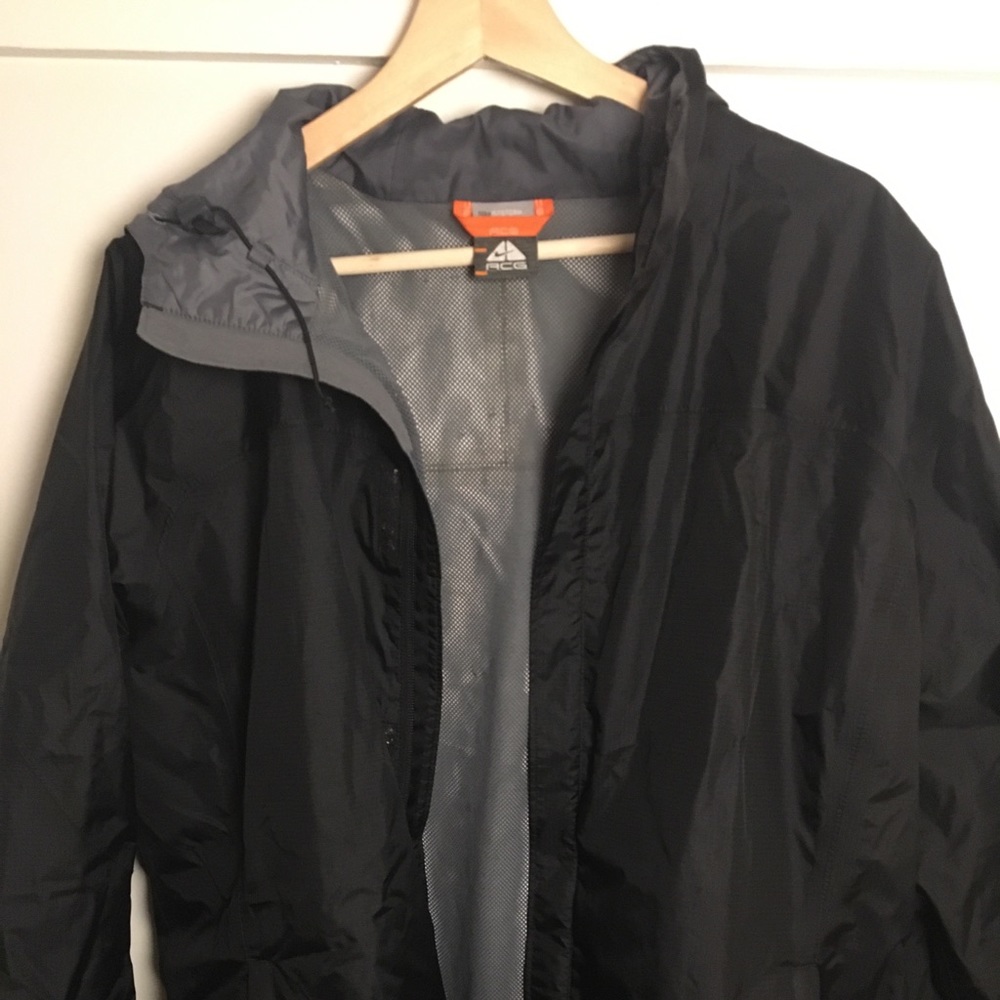 Classic Black NIKE Rain Coat ☂️💦